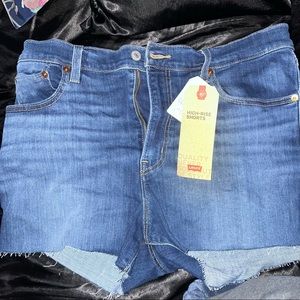 High Rise Levi shorts